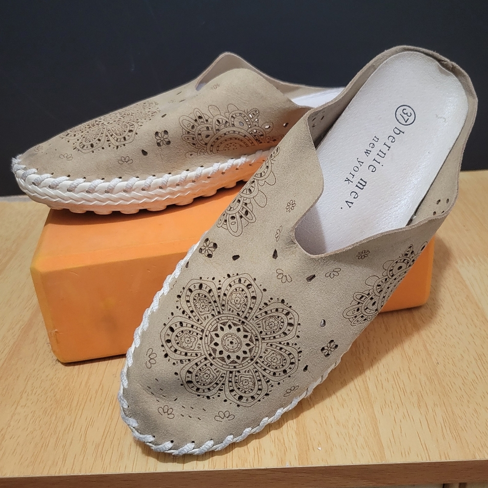 BERNIE MEV “TW168” Women's (Size 37) Slipper/Sandal Color is Mushroom